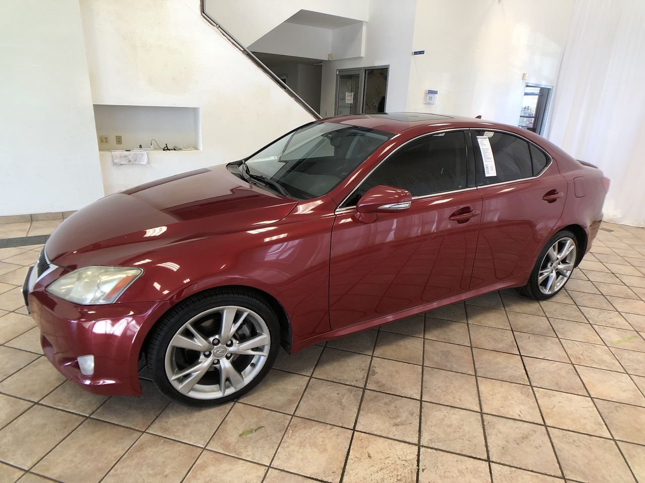 Lexus is 250 2010